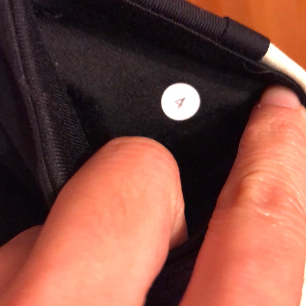 Lululemon Wunder Under Bonded Seam Size 4 - Picture 5 of 5
